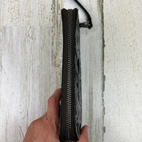 Women’s Tooled Italian Leather Black Clutch Wristlet Wallet - Picture 2 of 14